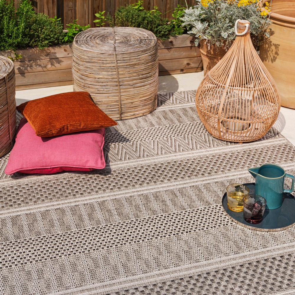 Varanda Stripe Geometric Outdoor Rugs in VA04 Natural